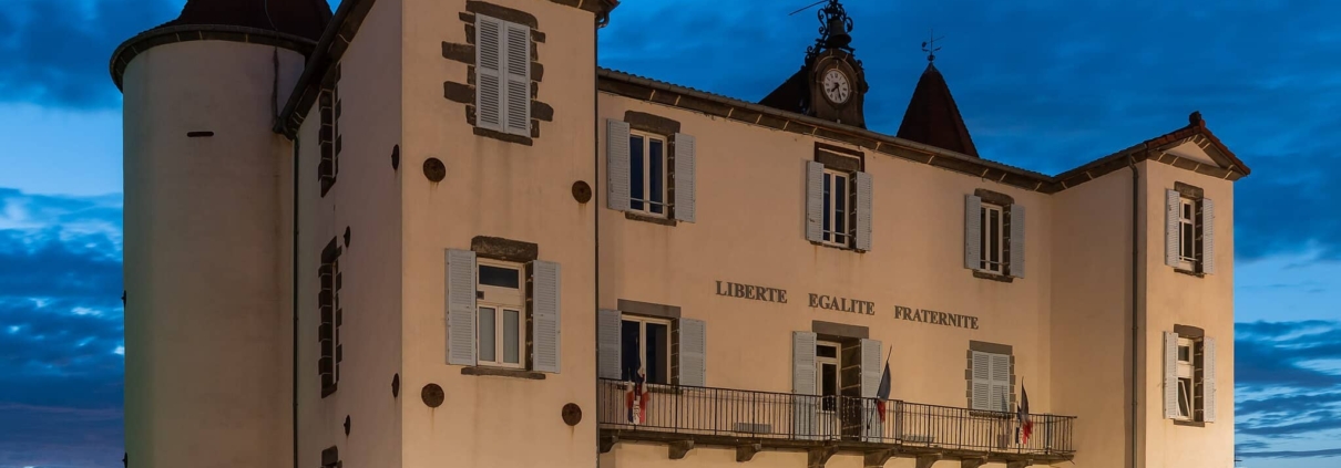 Mairie de Cournon-d'Auvergne (Puy de Dôme), photo de Krzysztof Golik
