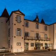 Mairie de Cournon-d'Auvergne (Puy de Dôme), photo de Krzysztof Golik