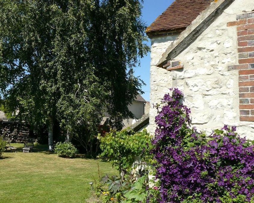 A la Métairie, Lindry : extérieur