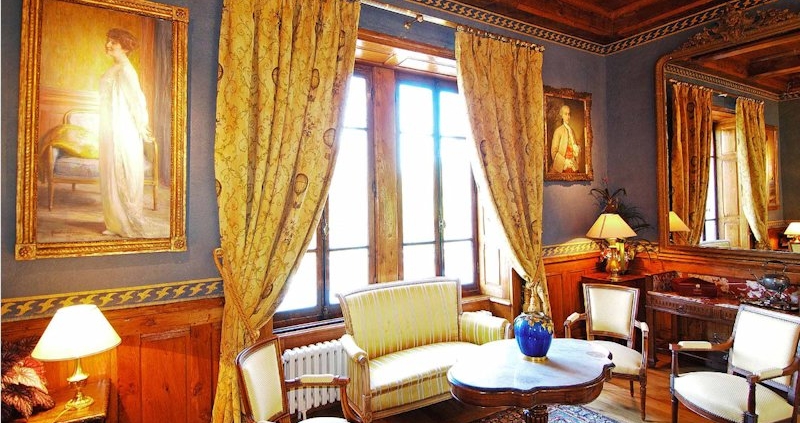 Le salon du Domaine De Gaudon, chambres d'hôtes de charme à Ceilloux dans le Puy-de-Dôme